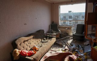 Ruská armáda pri útokoch na Ukrajine nerozlišuje medzi civilnými a vojenskými cieľmi