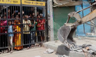 Indické úrady musia zastaviť demolácie moslimských domov