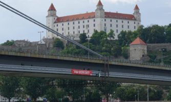 Rómske deti bez ihrísk a telocviční