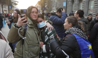 Protestujúce ženy v Gruzínsku čelia rodovo podmienenému násiliu