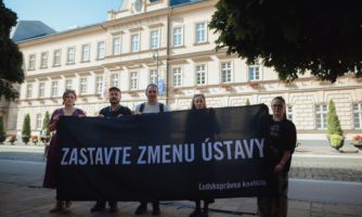 Experti a expertky OSN varujú pred novelou ústavy