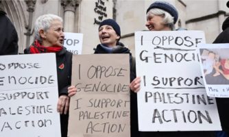 Britský súd stanovil jasnú hranicu proti zneužívaniu právomocí v oblasti boja proti terorizmu a potvrdil právo na protest 