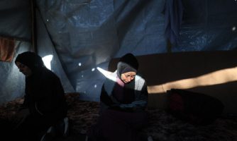 Izraelská genocída v Pásme Gazy spôsobuje ženám a dievčatám násobné utrpenie