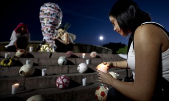 FIFA a hostiteľské krajiny musia zabrániť tomu, aby sa turnaj stal hrozbou pre fanúšikov a komunitu 
