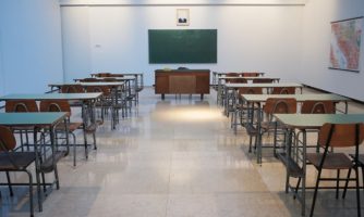 Stanovisko Ľudskoprávnej koalície k medializovanej iniciatíve „Bez školy nebudú dávky“